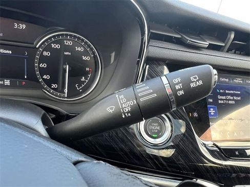 Used 2025 Cadillac XT6 Premium Luxury image 26