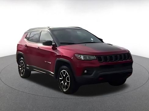 Used 2025 Jeep Compass Trailhawk AWD/4WD image 12