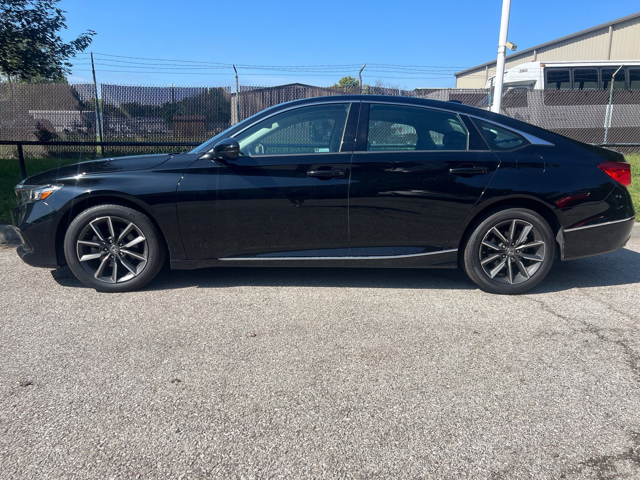 Used 2021 Honda Accord EX-L image 9