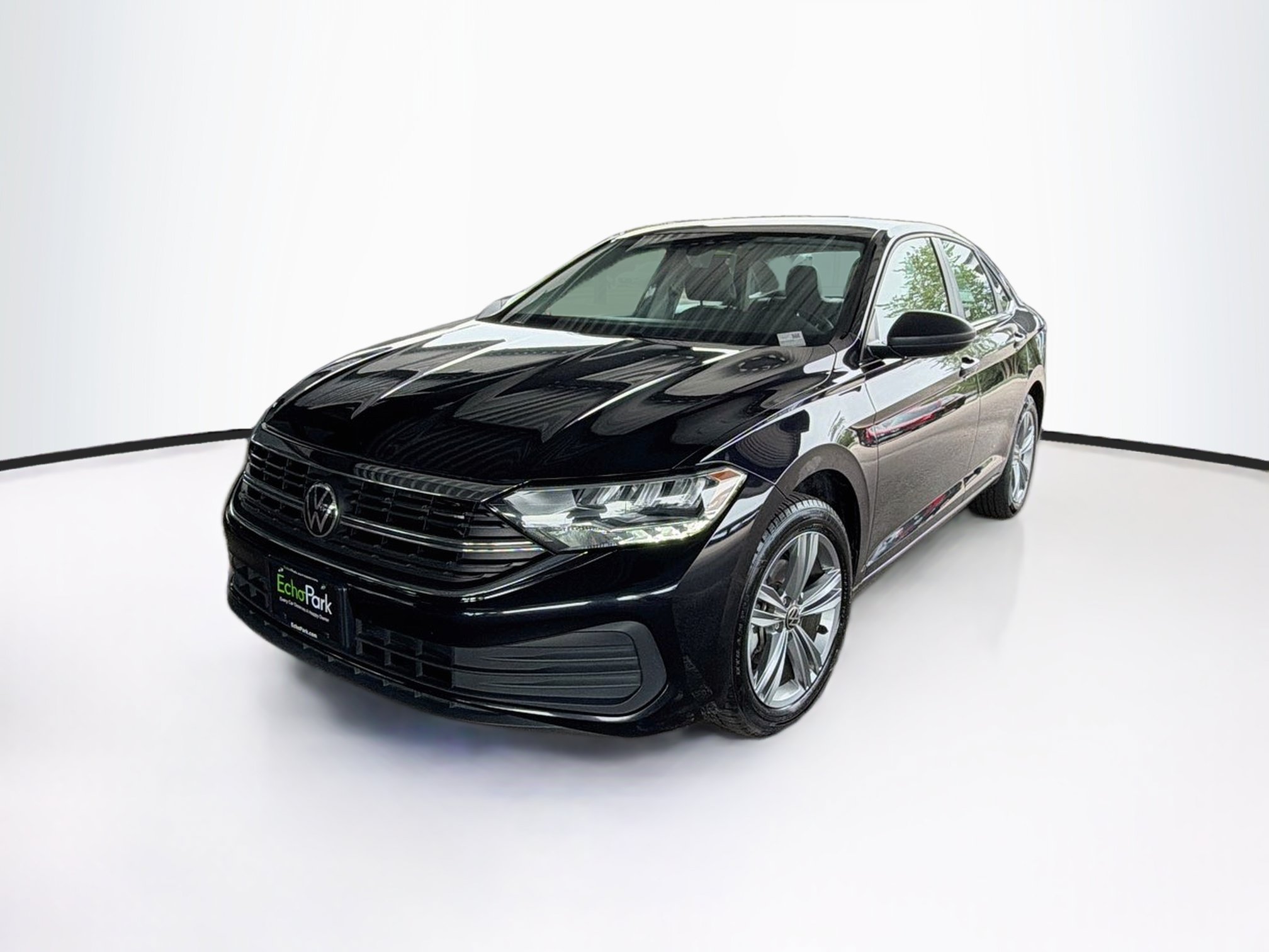 Used 2024 Volkswagen Jetta SE FWD image 3