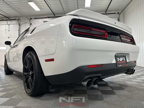 Used 2016 Dodge Challenger R/T RWD image 21