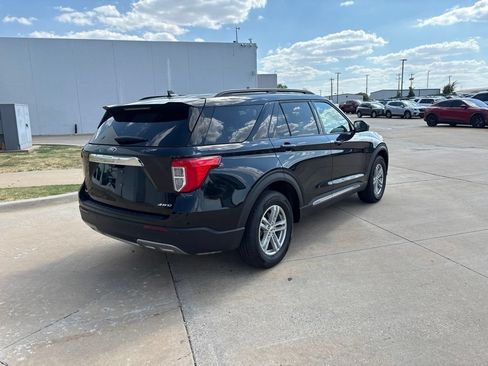 Used 2024 Ford Explorer XLT w/ Equipment Group 202A AWD/4WD image 4