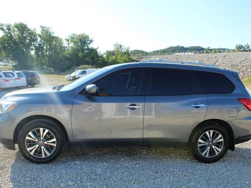 Used 2018 Nissan Pathfinder S FWD image 2