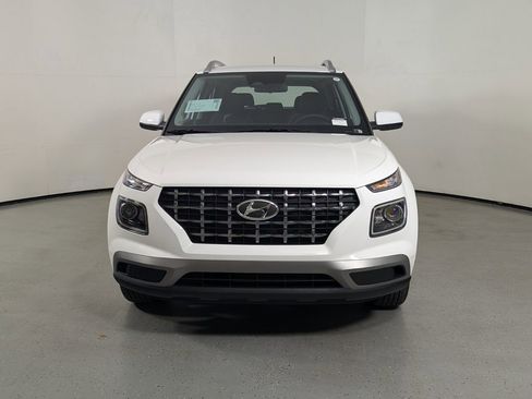 New 2026 Hyundai Venue SEL FWD image 2