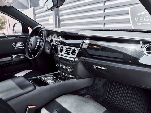 Used 2014 Rolls-Royce Ghost RWD image 46
