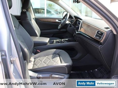 Used 2024 Volkswagen Atlas SE AWD/4WD image 24