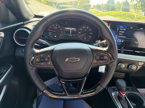Used 2024 Chevrolet Trax RS w/ Sunroof Package FWD image 18