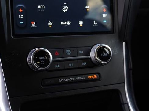 Used 2024 Ford Edge Titanium image 26