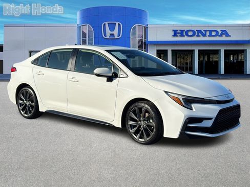 Used 2024 Toyota Corolla SE image 9