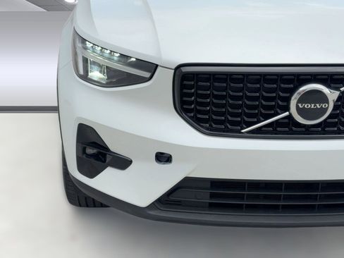 Certified 2023 Volvo XC40 B5 Plus w/ Protection Package Premier image 11
