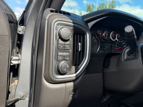 Used 2021 Chevrolet Silverado 1500 LT w/ Z71 Off-Road Package AWD/4WD image 19