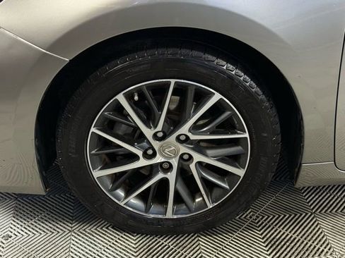 Used 2018 Lexus ES 350 w/ Luxury Package w/Wood Trim image 15