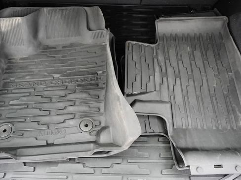 Used 2020 Jeep Grand Cherokee Laredo w/ Quick Order Package 2BN North image 22