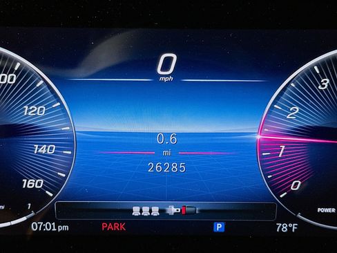 Used 2025 Mercedes-Benz GLB 250 4MATIC image 19