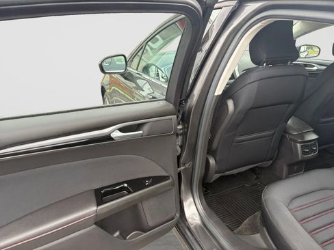 Used 2016 Ford Fusion SE AWD/4WD image 14