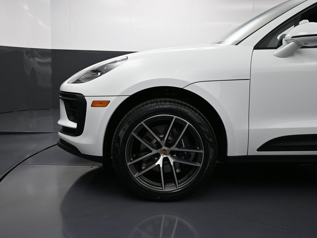 Certified 2026 Porsche Macan AWD/4WD image 12