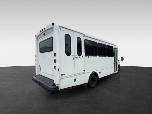 Used 2016 Ford E-450 and Econoline 450 Super Duty w/ Shuttle Bus Prep Package RWD image 4