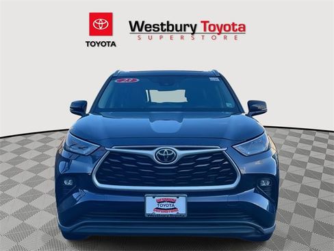 Certified 2023 Toyota Highlander XLE image 3