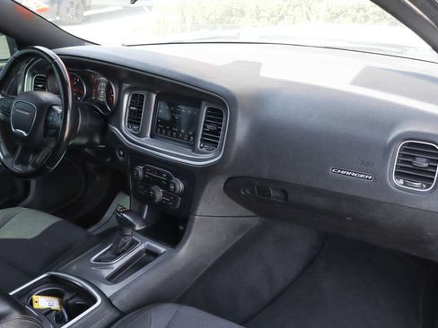 Used 2019 Dodge Charger SXT image 33