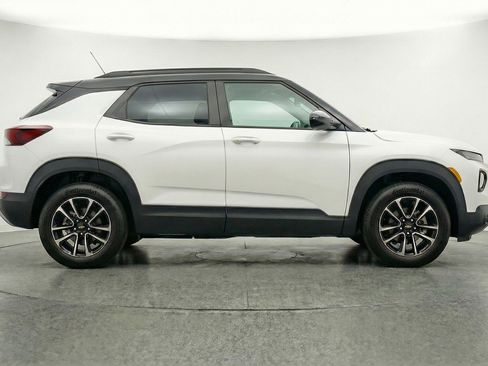 Used 2025 Chevrolet TrailBlazer LT FWD image 11