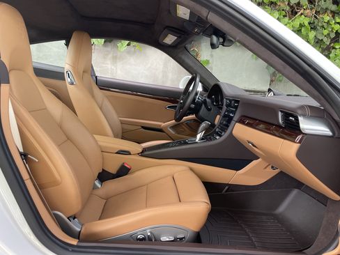 Used 2018 Porsche 911 Turbo S image 8