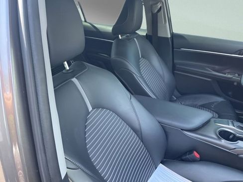 Used 2023 Toyota Camry SE image 8