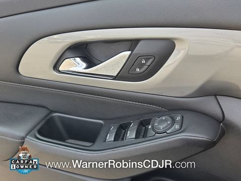 Used 2023 Chevrolet Traverse LT FWD image 32