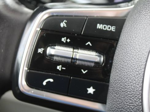 Used 2023 Kia Carnival SX Prestige FWD image 35