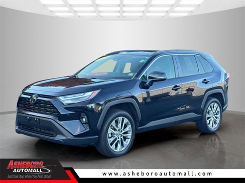 Used 2022 Toyota RAV4 XLE Premium image 1