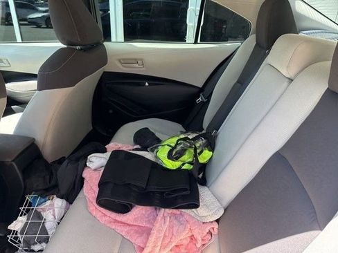 Used 2022 Toyota Corolla LE image 9