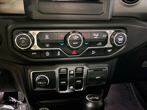 Used 2021 Jeep Wrangler Unlimited Sport image 32