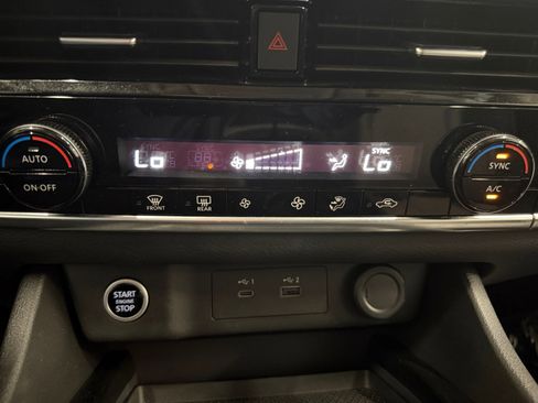 Used 2023 Nissan Rogue SV image 18