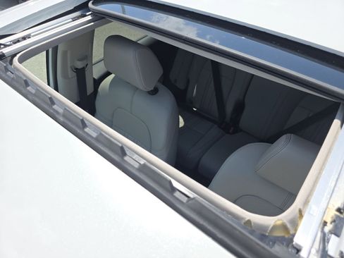 Certified 2024 Honda HR-V EX-L image 3