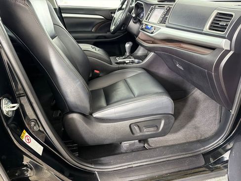 Used 2019 Toyota Highlander XLE image 15