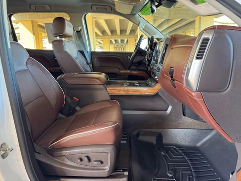 Used 2015 Chevrolet Silverado 2500 High Country w/ Duramax Plus Package image 27
