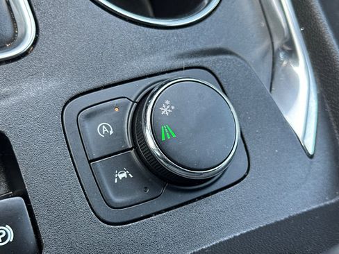 Certified 2023 Chevrolet Traverse LT FWD image 31
