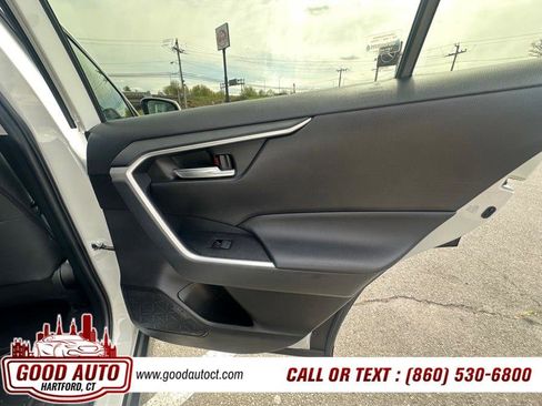 Used 2020 Toyota RAV4 XLE w/ Carpet Mat Package image 9