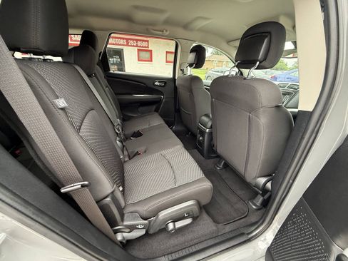 Used 2020 Dodge Journey SE FWD image 16