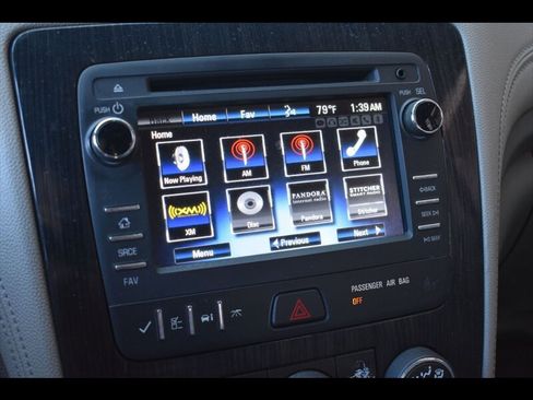 Used 2017 Chevrolet Traverse LT w/ Style and Technology Package image 10