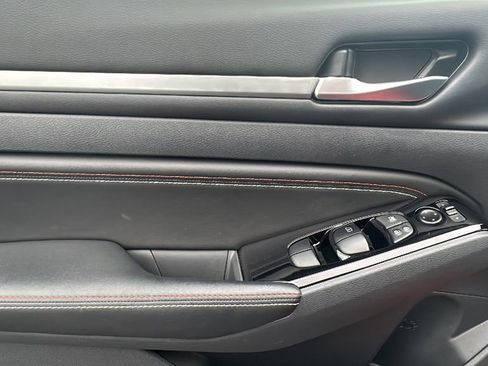 Used 2023 Nissan Altima 2.5 SR w/ SR Premium Package image 14