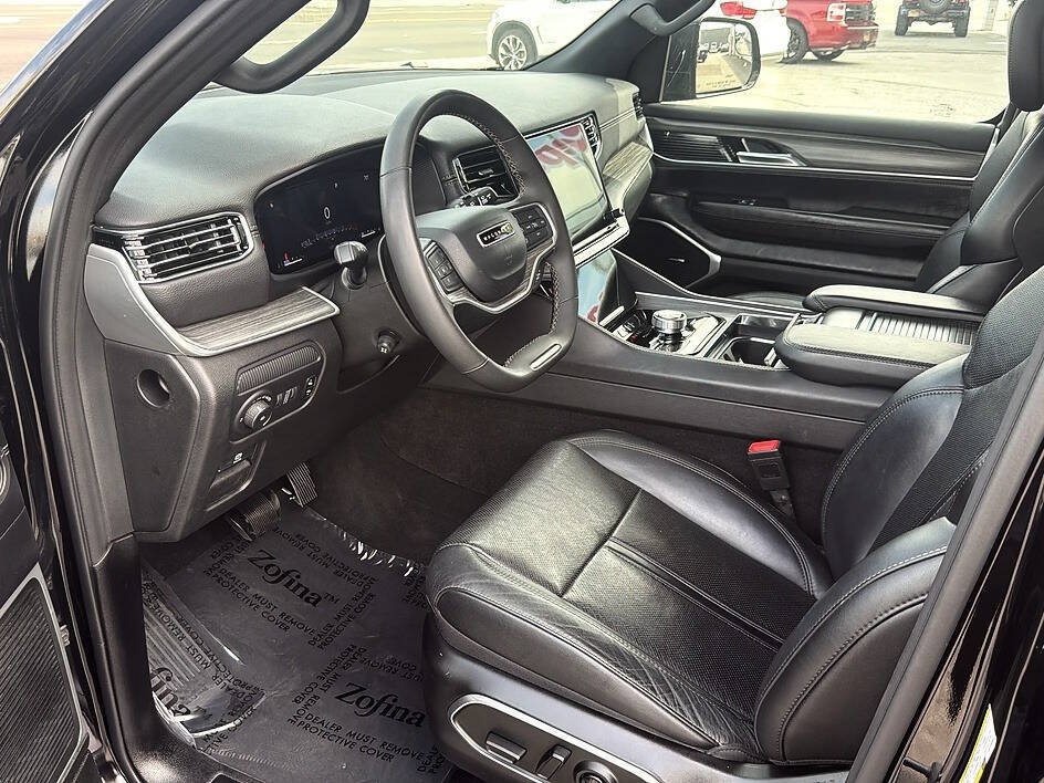 Used 2024 Jeep Wagoneer L Series II w/ Flexible Seating Group AWD/4WD image 5