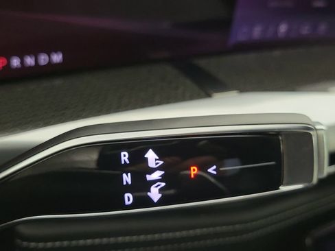 Certified 2025 Cadillac Escalade ESV V AWD/4WD image 30