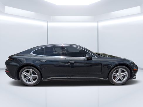 Used 2025 Porsche Panamera RWD image 2