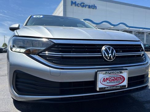 Used 2022 Volkswagen Jetta SE w/ Panoramic Sunroof Package FWD image 13