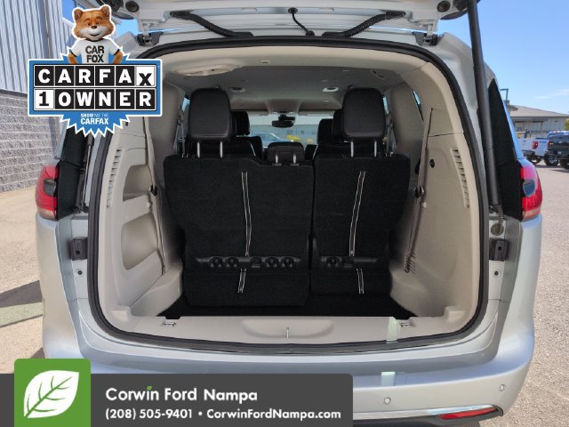 Used 2024 Chrysler Pacifica Touring-L FWD image 27