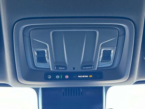 Used 2025 Chevrolet Silverado 2500 Custom w/ Custom Value Package image 33