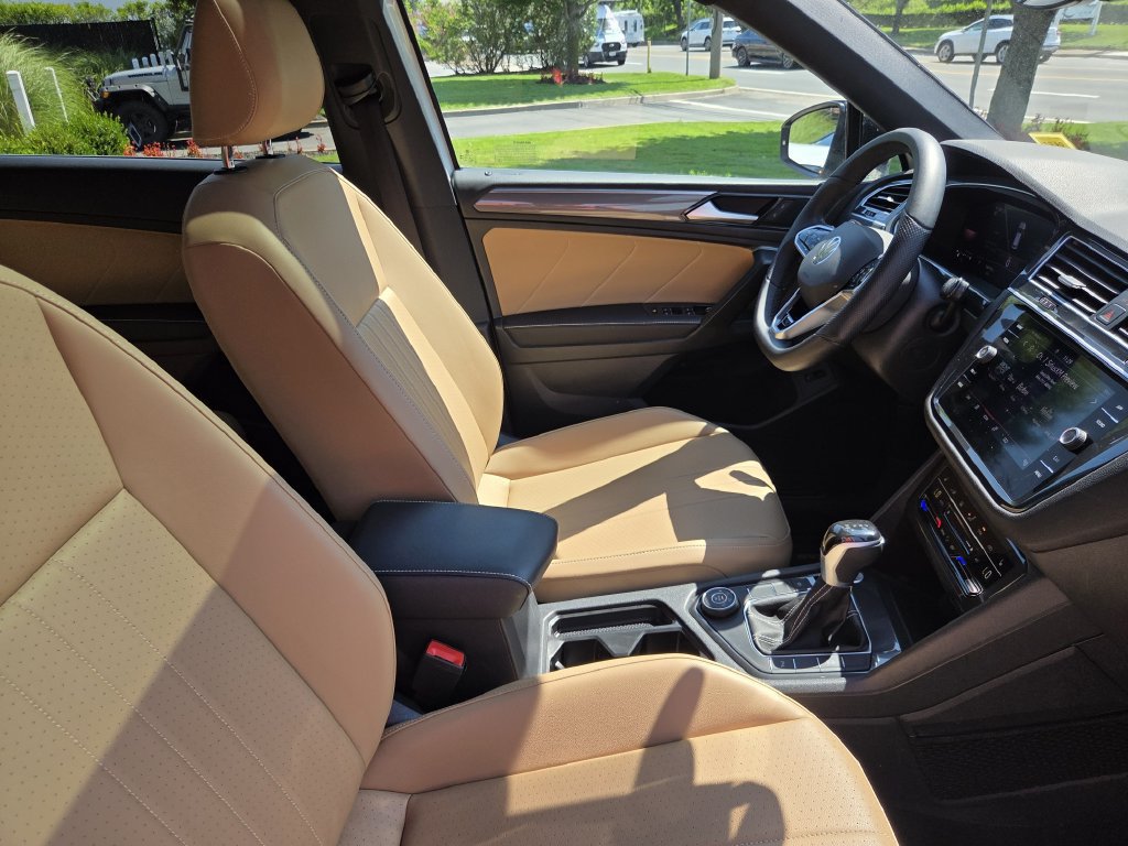 Used 2024 Volkswagen Tiguan SE R-Line AWD/4WD image 29