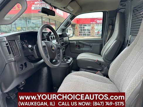 Used 2017 Chevrolet Express 2500 Extended RWD image 10