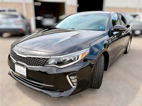 Used 2018 Kia Optima S FWD image 2
