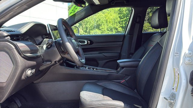 Used 2024 Jeep Compass Trailhawk AWD/4WD image 13